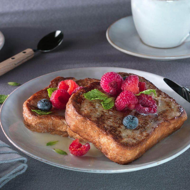 French Toast con chocolate Blanco y frutos Rojos